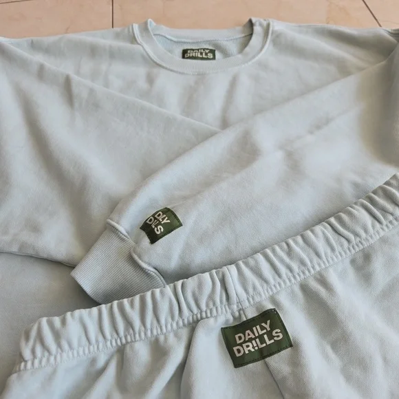Daily Drills OVERSIZED Sweatshirts & SWEATSHORTS Set, Surf, xs/small, NEW - Picture 2 of 7